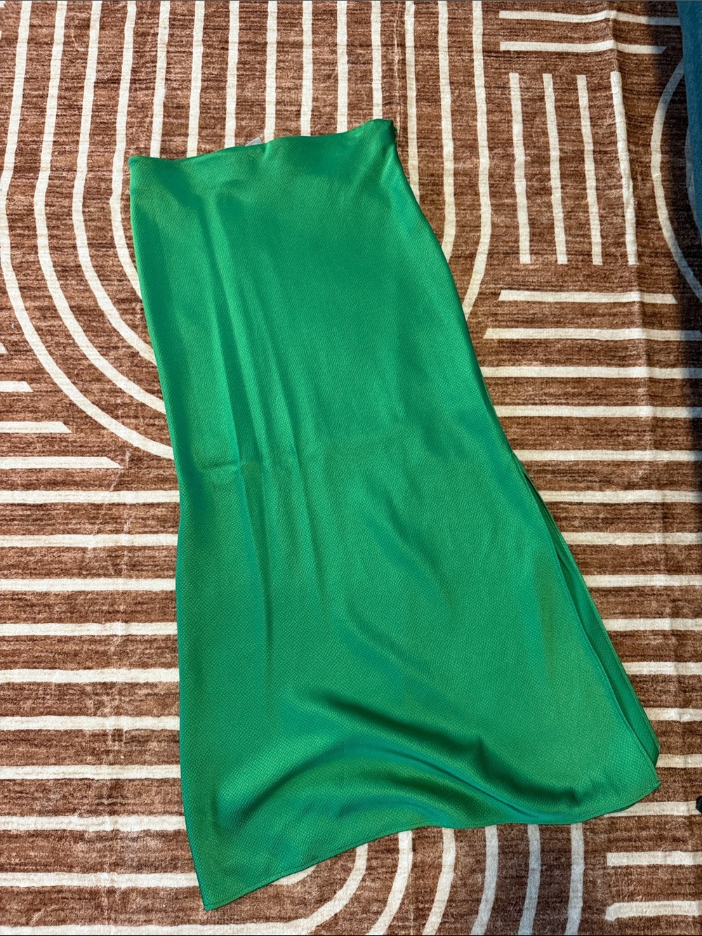 H&M Women's Emerald Green Midi Skirt - Picture 2 of 2